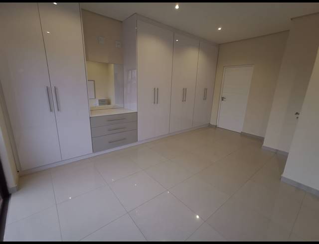 3 BEDROOM APARTMENT TO LET IN OVERPORT